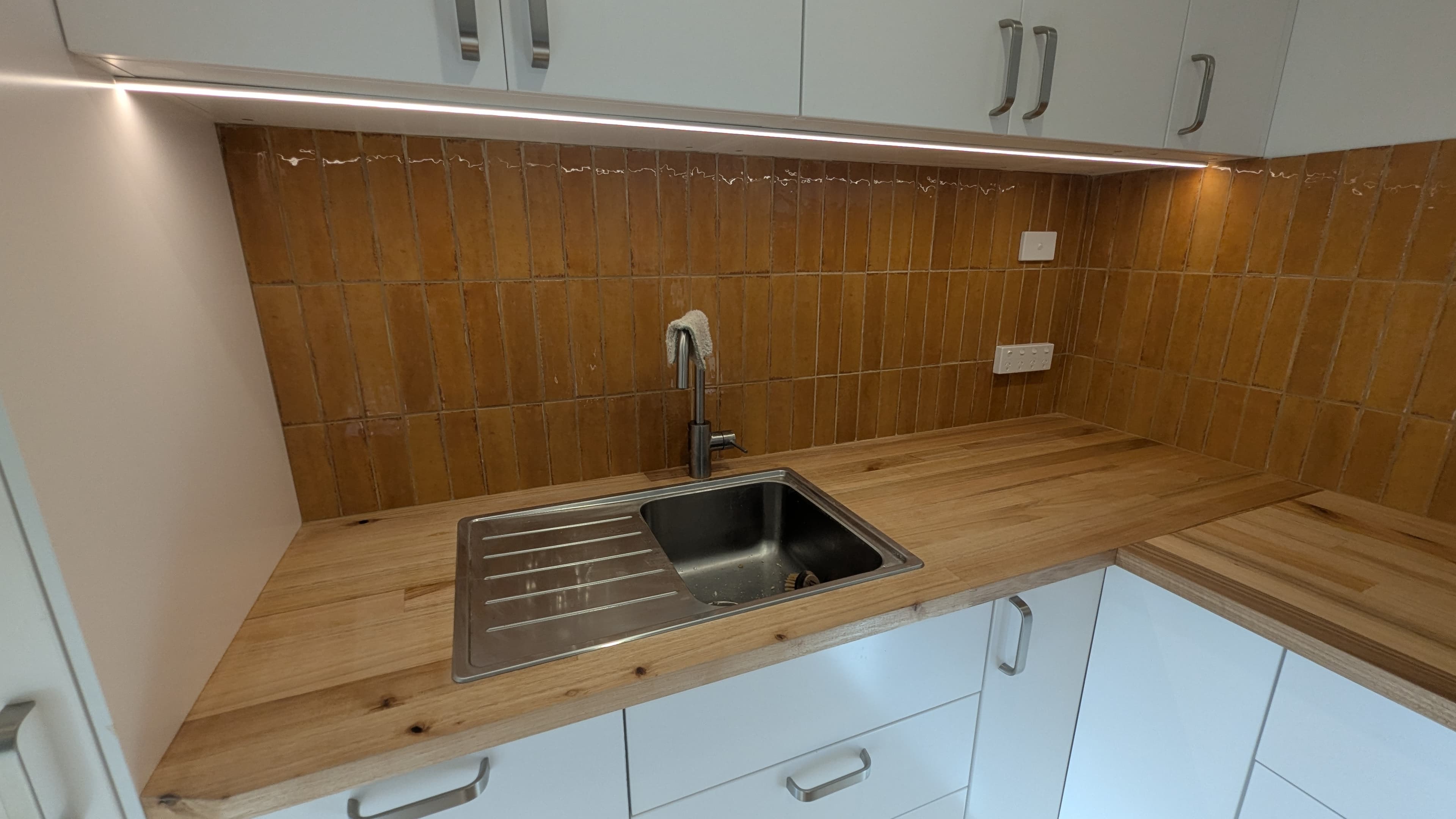 Hardwood Benchtop, tiling and Kitchen Install